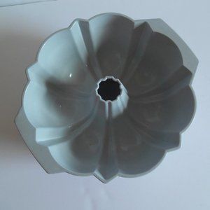 Nordic Ware 9 Cup Bundt Pan Plastic Micorwave Oven